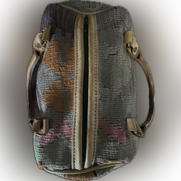 Vintage Elephant Walk Kilim Rug Handbag 80s
Barrel Duffle - Picture 6 of 9